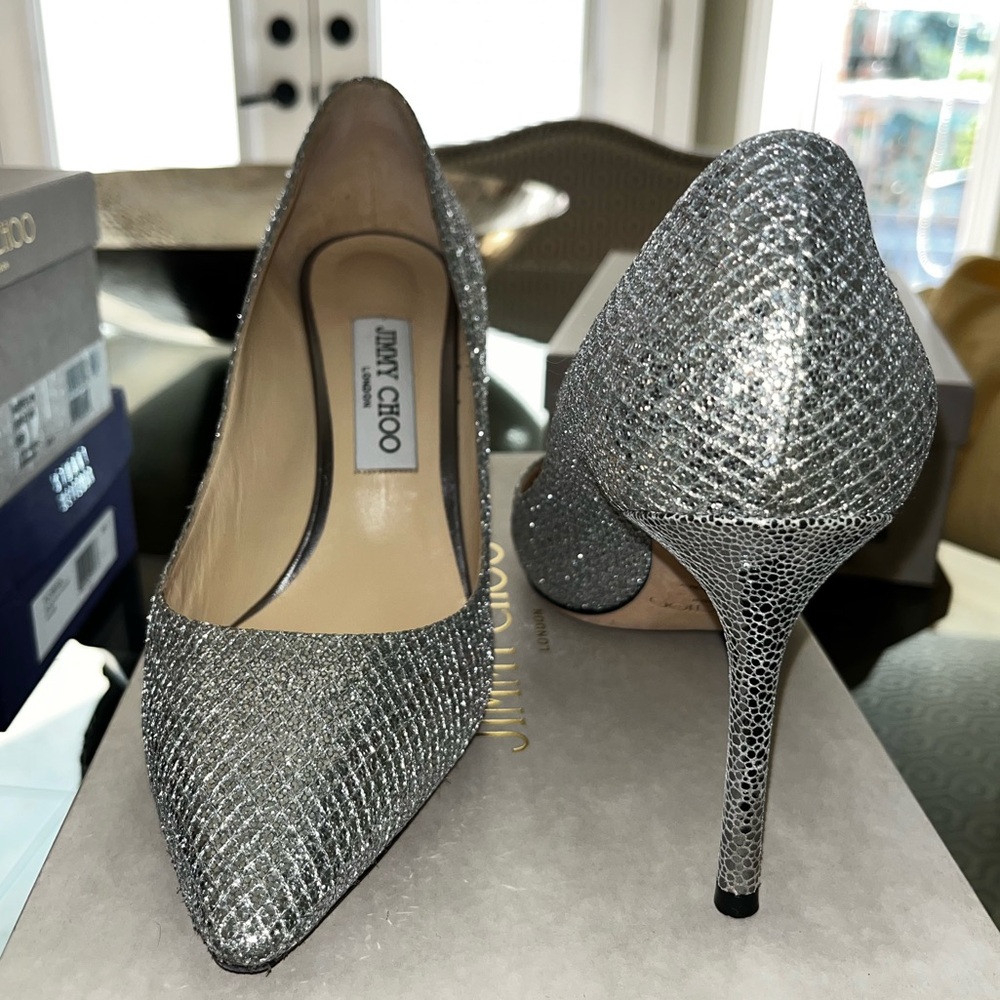 SILVER PUMPS